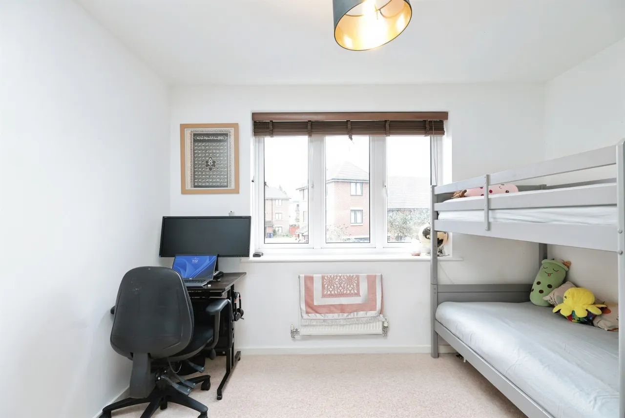 Bartlett Crescent, High Wycombe, HP12, photo 12