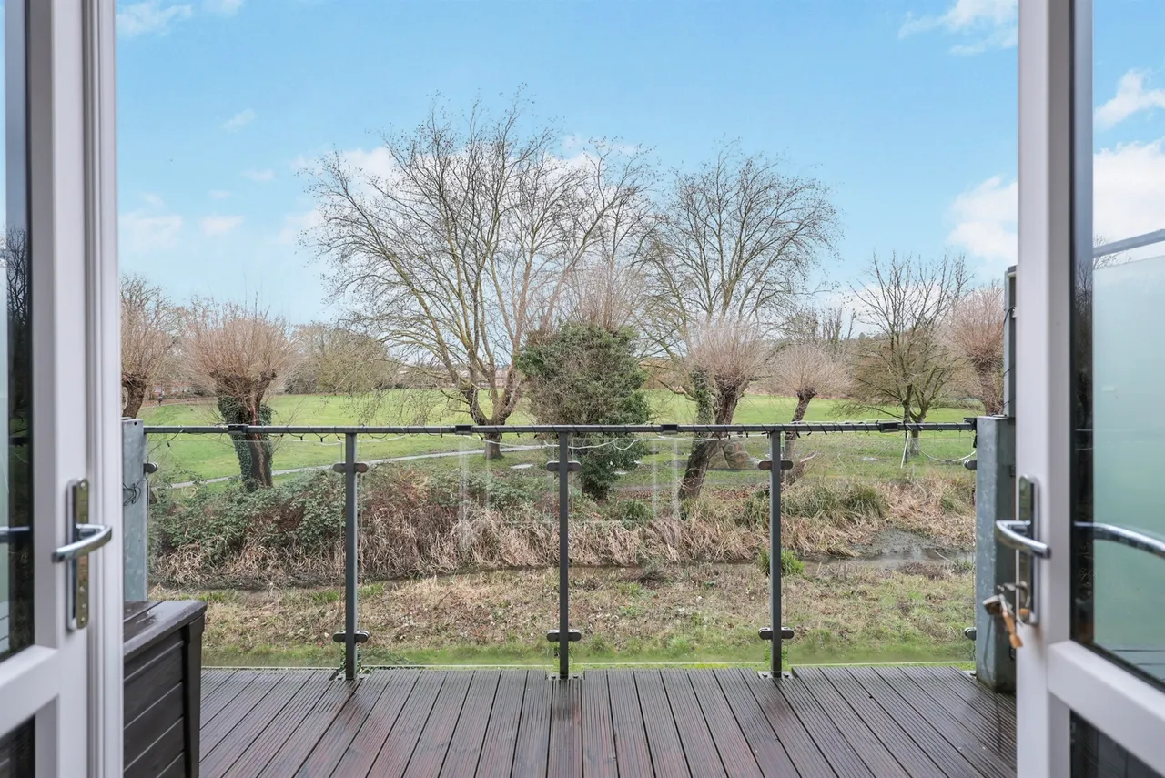 Bartlett Crescent, High Wycombe, HP12, photo 3