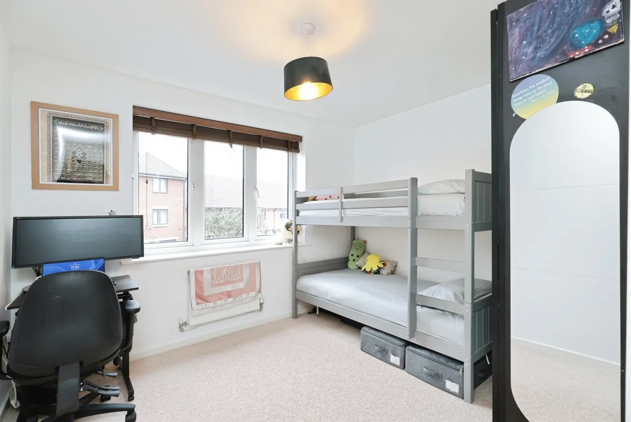 Bartlett Crescent, High Wycombe, HP12, photo 9