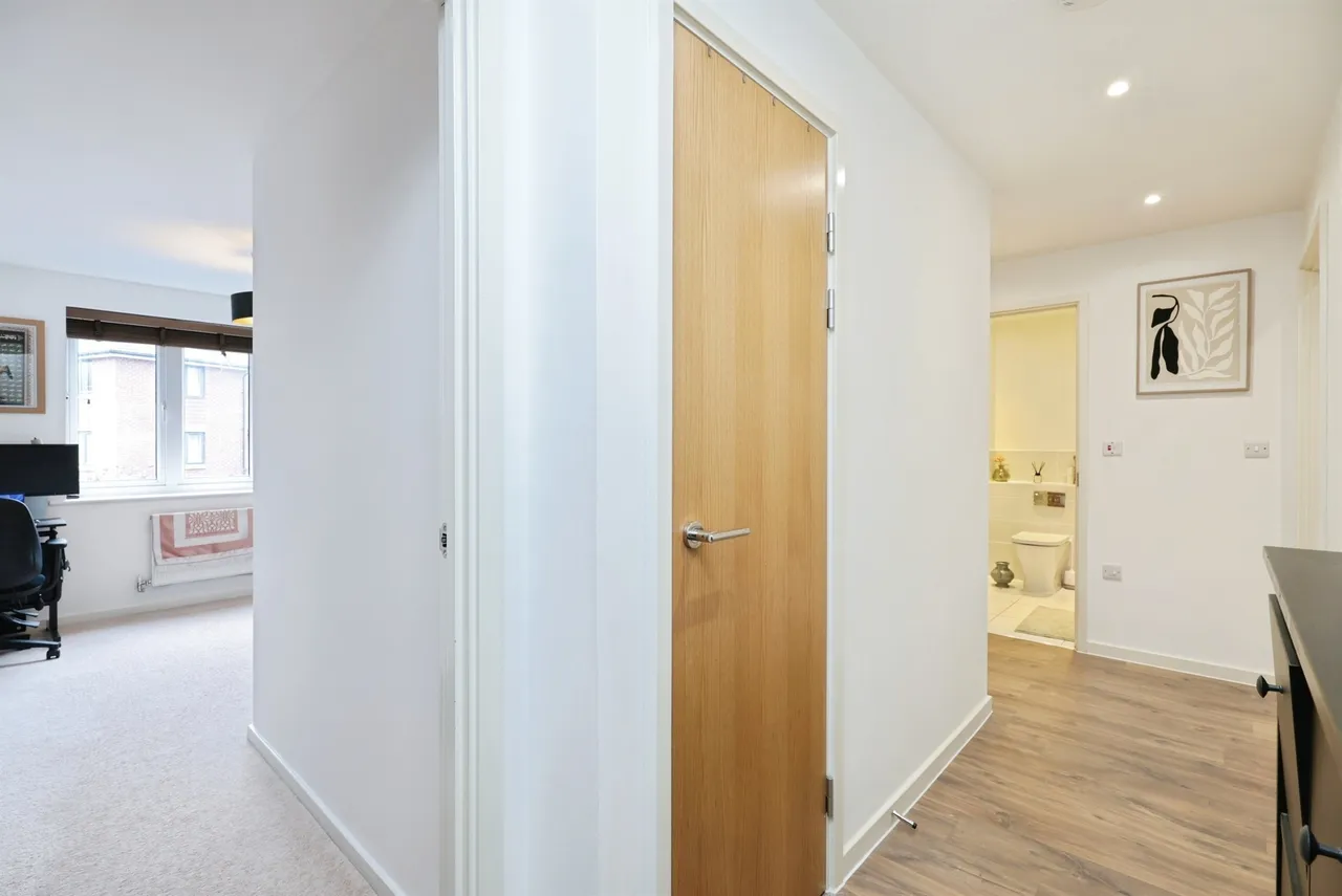 Bartlett Crescent, High Wycombe, HP12, photo 14