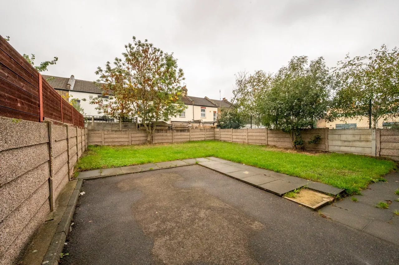 London, E10, photo 2