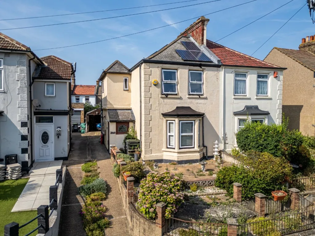 3 bed house for sale, Old Road West, Gravesend, DA11