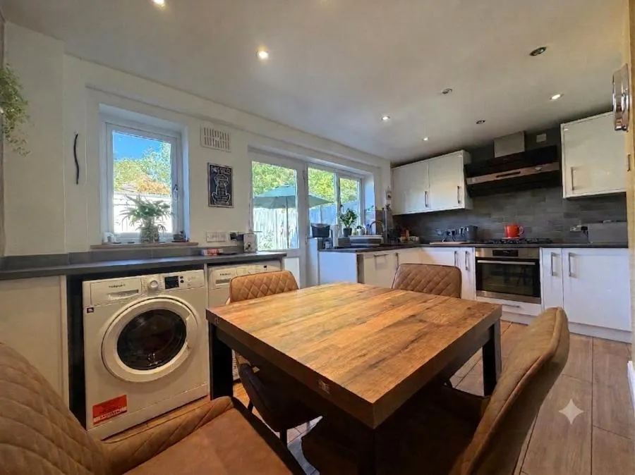 Freemantle Road, Bagshot, GU19, photo 13