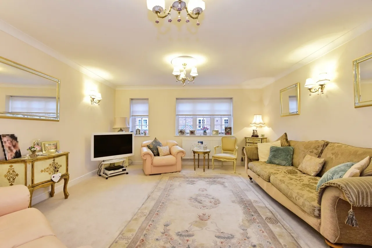 Falcon Court, Dinnington, S25, photo 24
