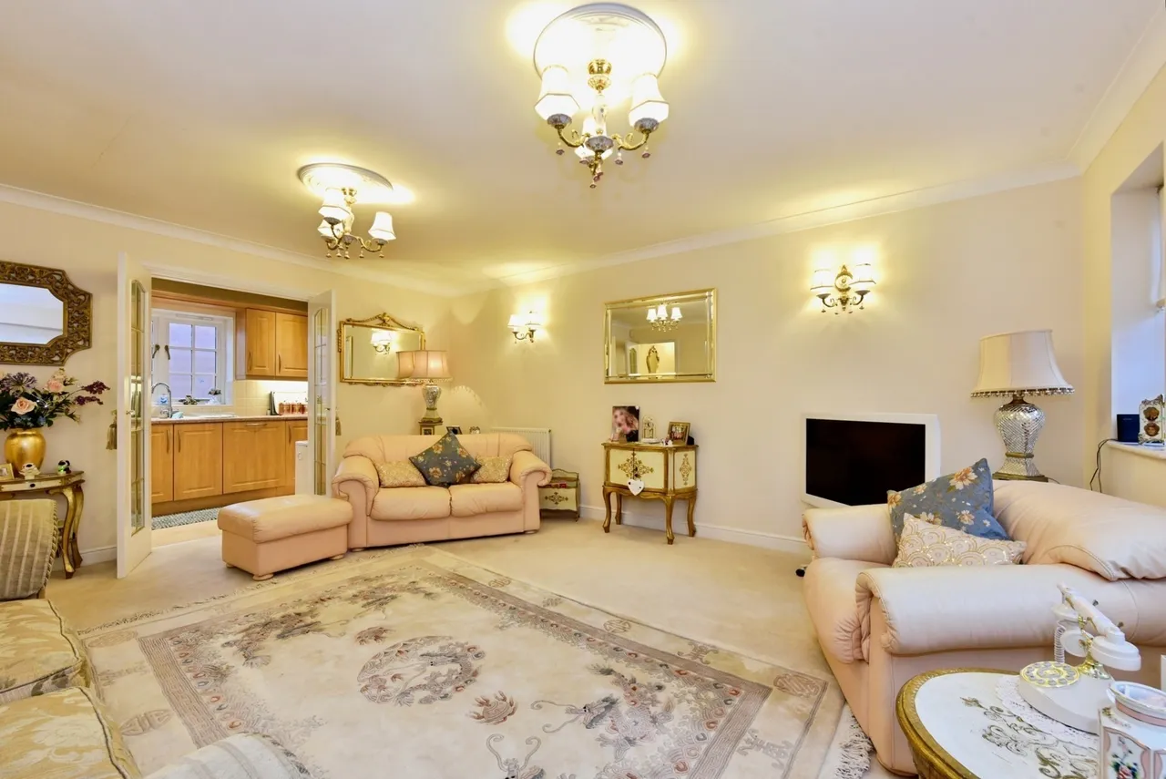 Falcon Court, Dinnington, S25, photo 3