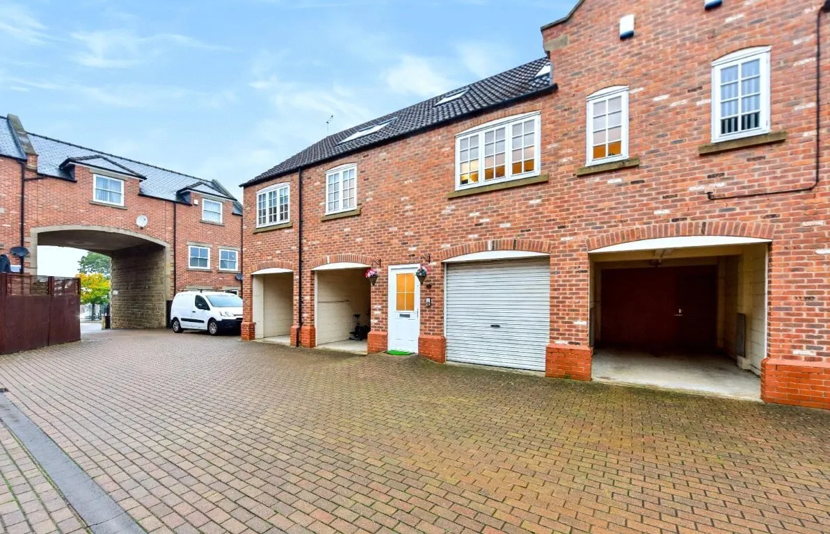 Falcon Court, Dinnington, S25, photo 25