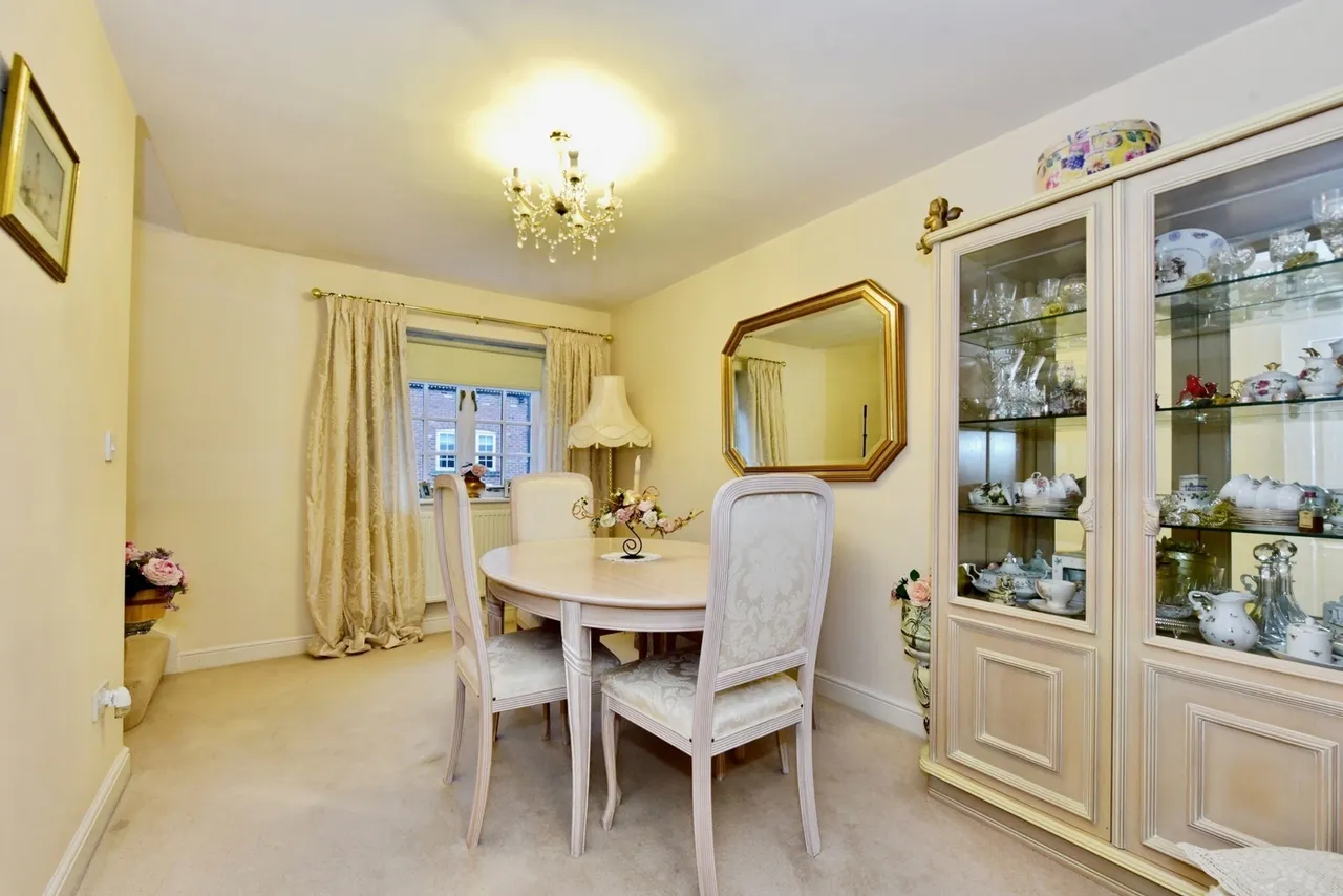 Falcon Court, Dinnington, S25, photo 9