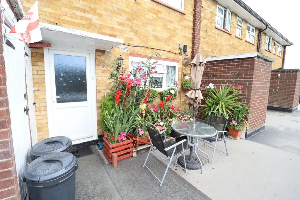 Whaddon Way, Bletchley, Milton Keynes, Buckinghamshire, MK3 7DG, photo 4