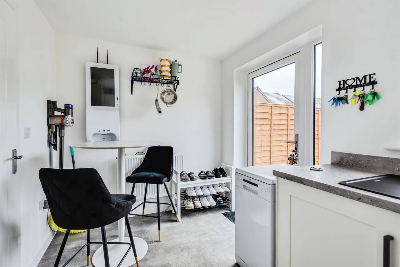 Grayling Avenue, Swindon, SN3, photo 12
