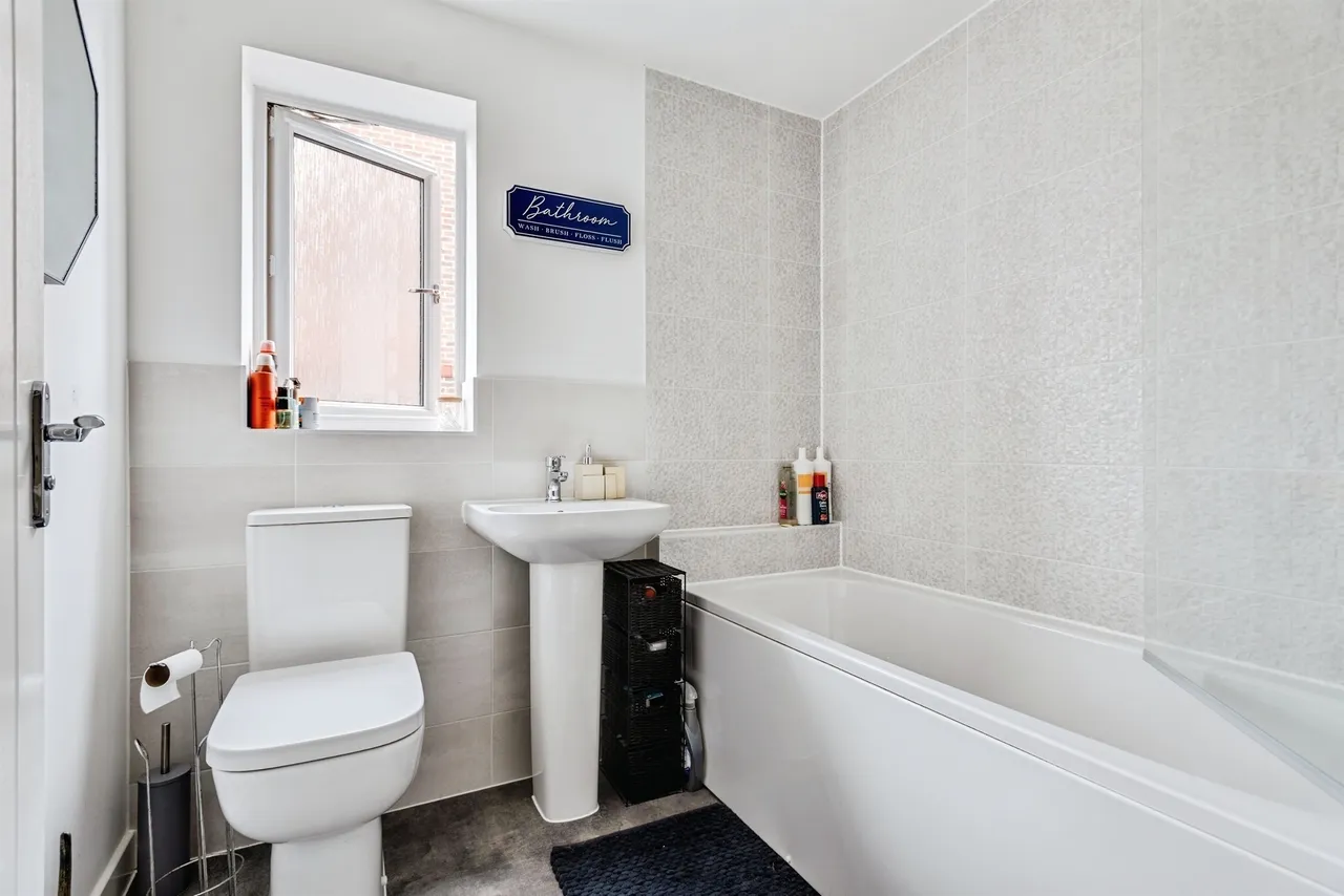 Grayling Avenue, Swindon, SN3, photo 10
