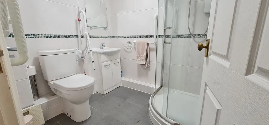 318-320 Rayleigh Road, Eastwood, Essex, SS9 5PZ, photo 12