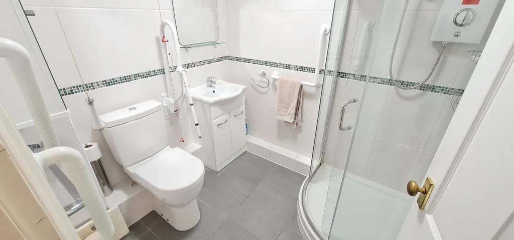 318-320 Rayleigh Road, Eastwood, Essex, SS9 5PZ, photo 13