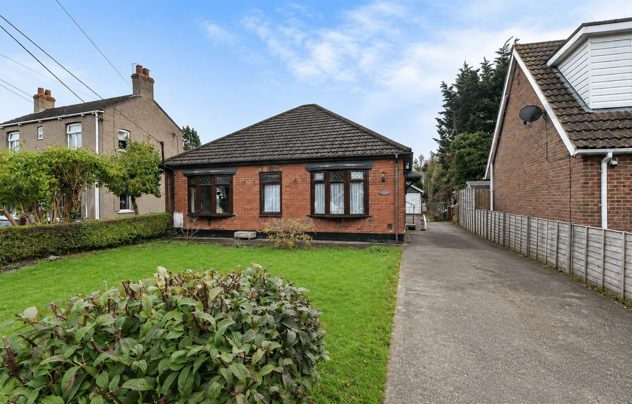 2 bed house for sale, The Bungalow Howe Lane, Goxhill, DN19