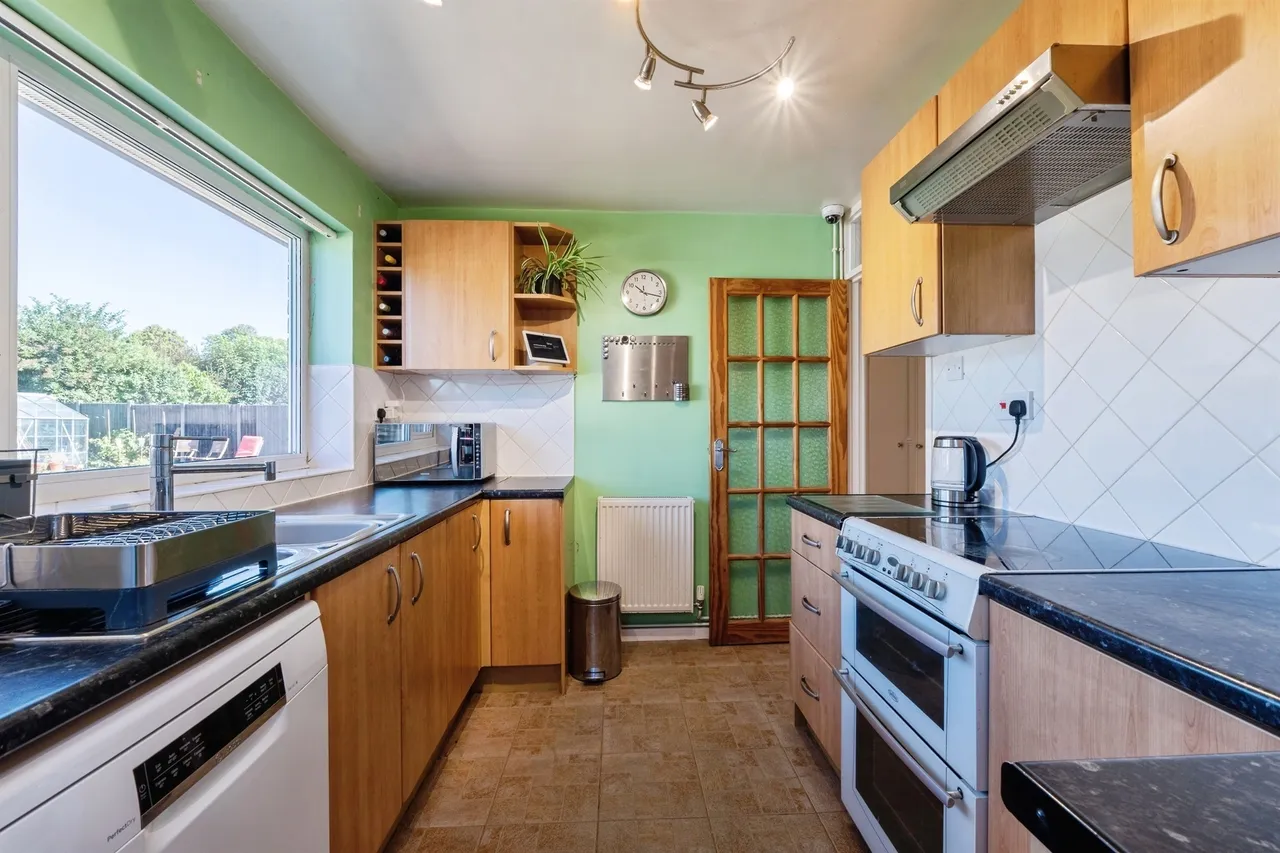 Acacia Avenue, Ashill, photo 6