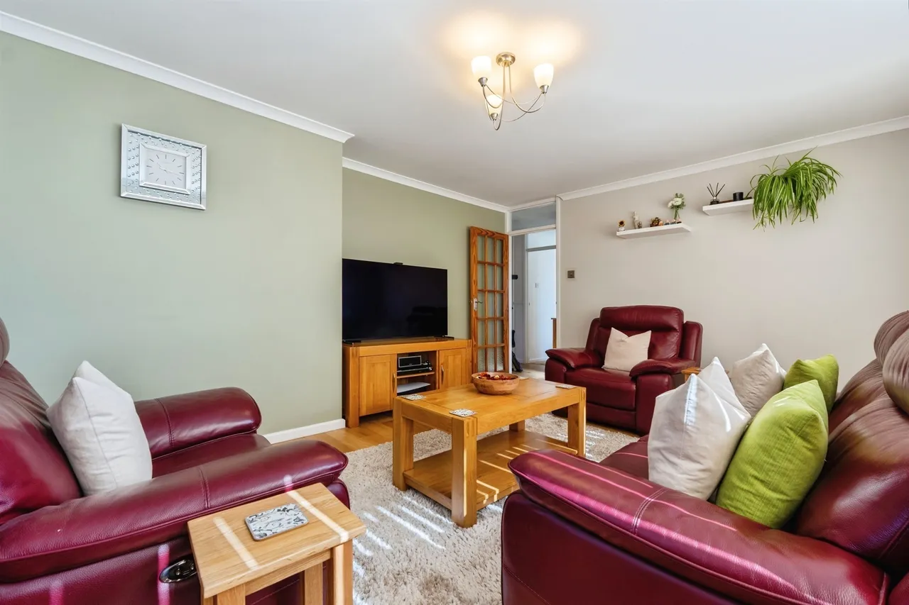 Acacia Avenue, Ashill, photo 3