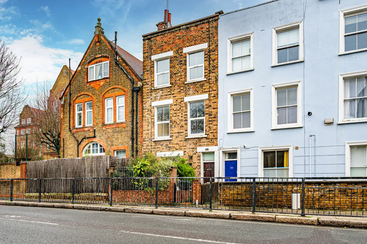 3 bed house for sale — 194 Grafton Road, London