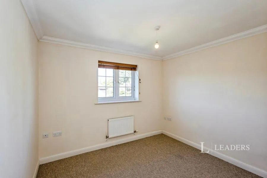 Trafalgar Rise, Clanfield, PO8, photo 12