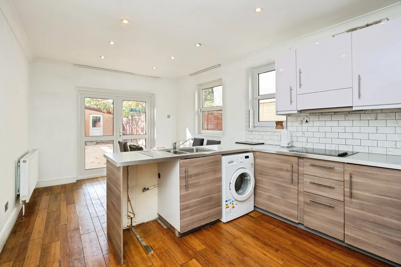 Dunmow Road, London, E15, photo 3