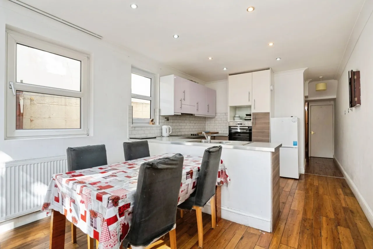 Dunmow Road, London, E15, photo 5