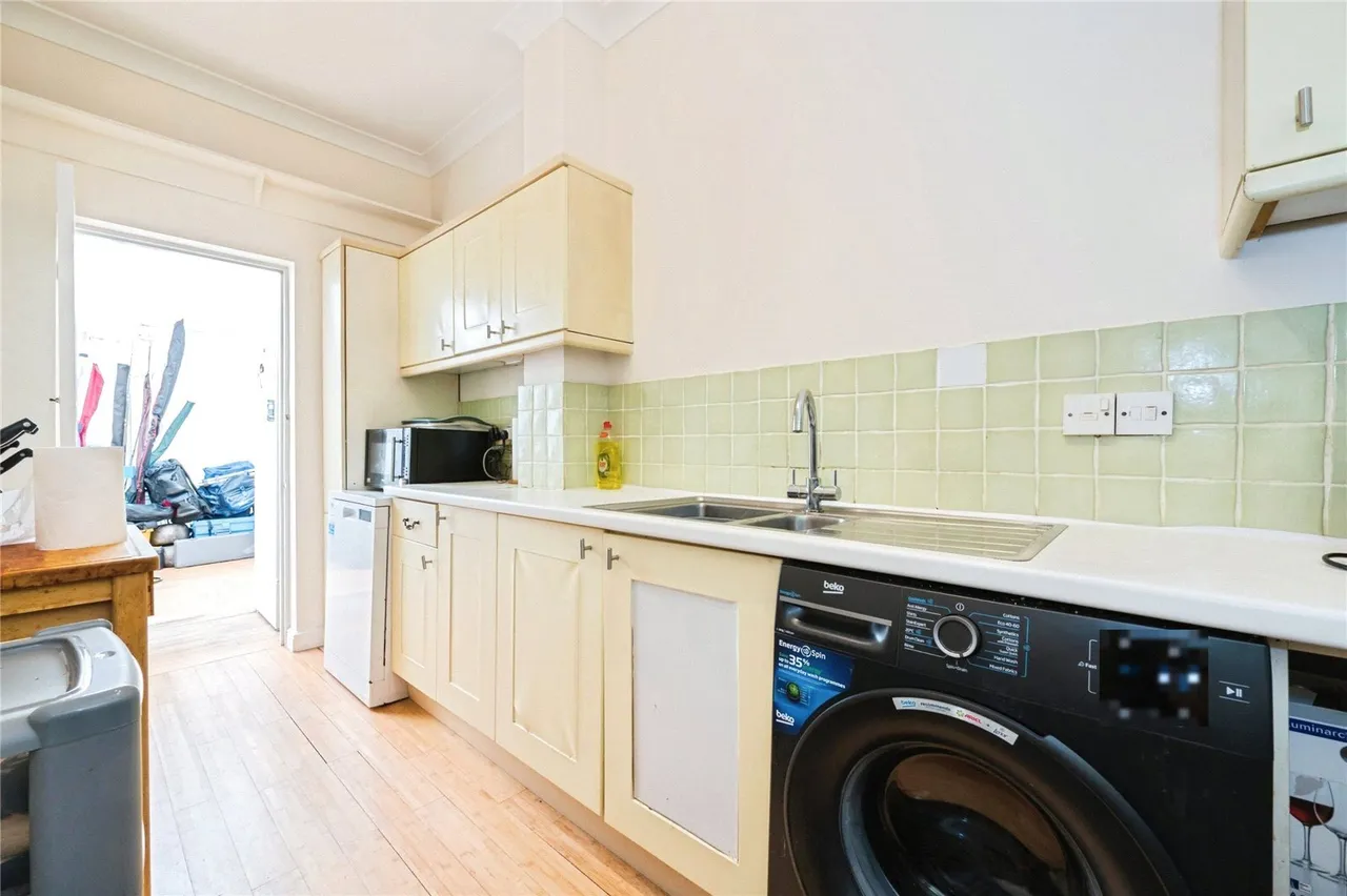 Midanbury Lane, Southampton, SO18, photo 5