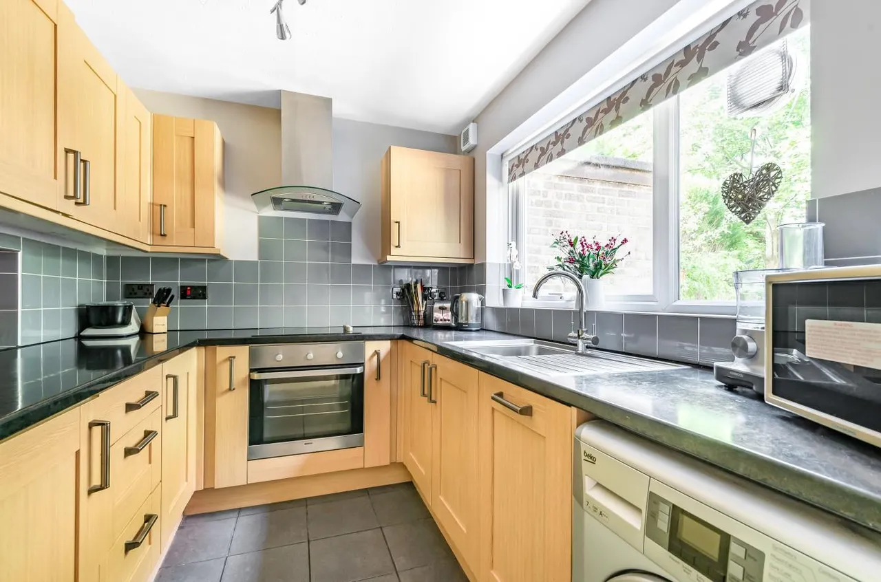 Glassonby Walk, Camberley, photo 3