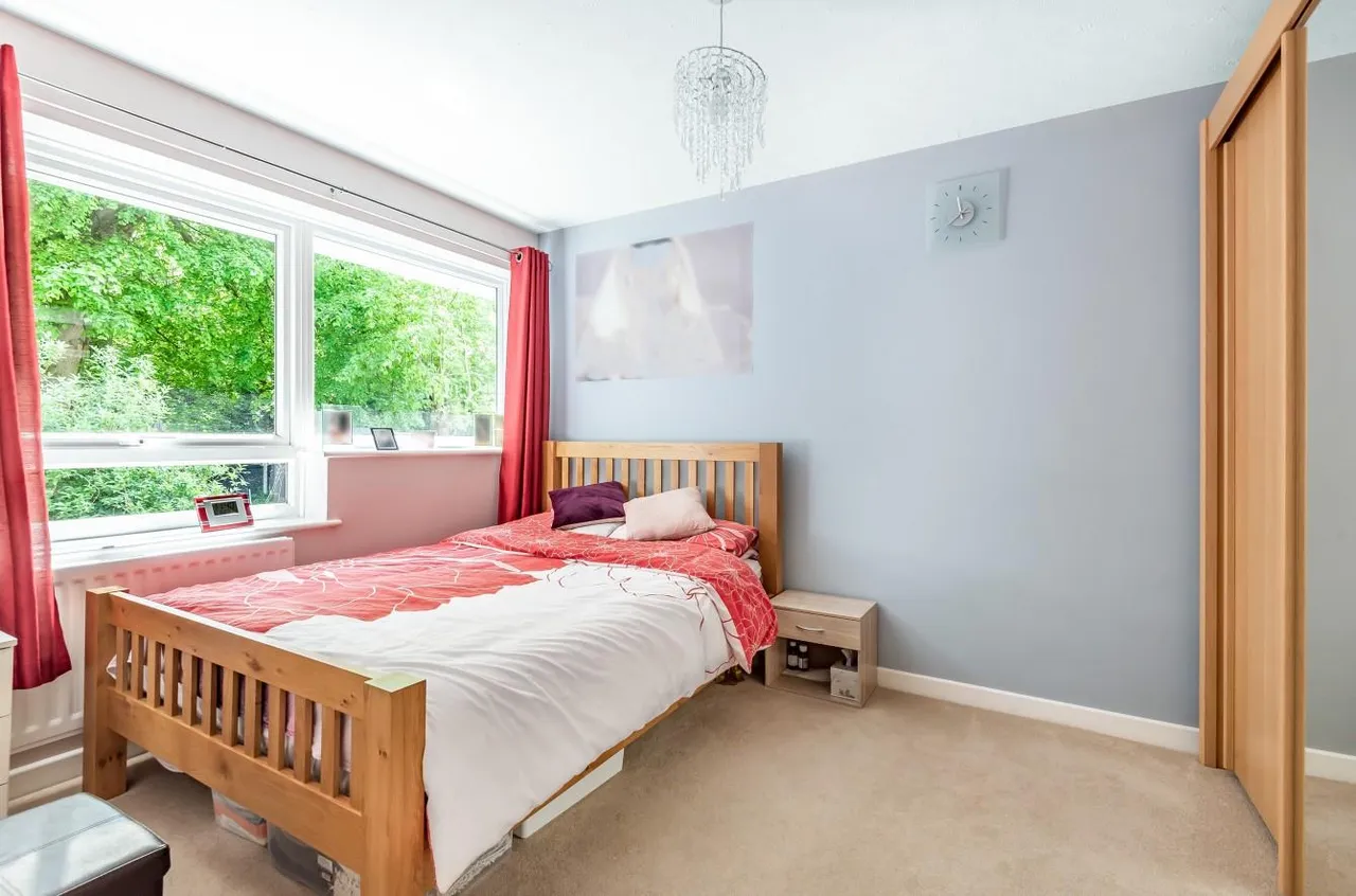 Glassonby Walk, Camberley, photo 4