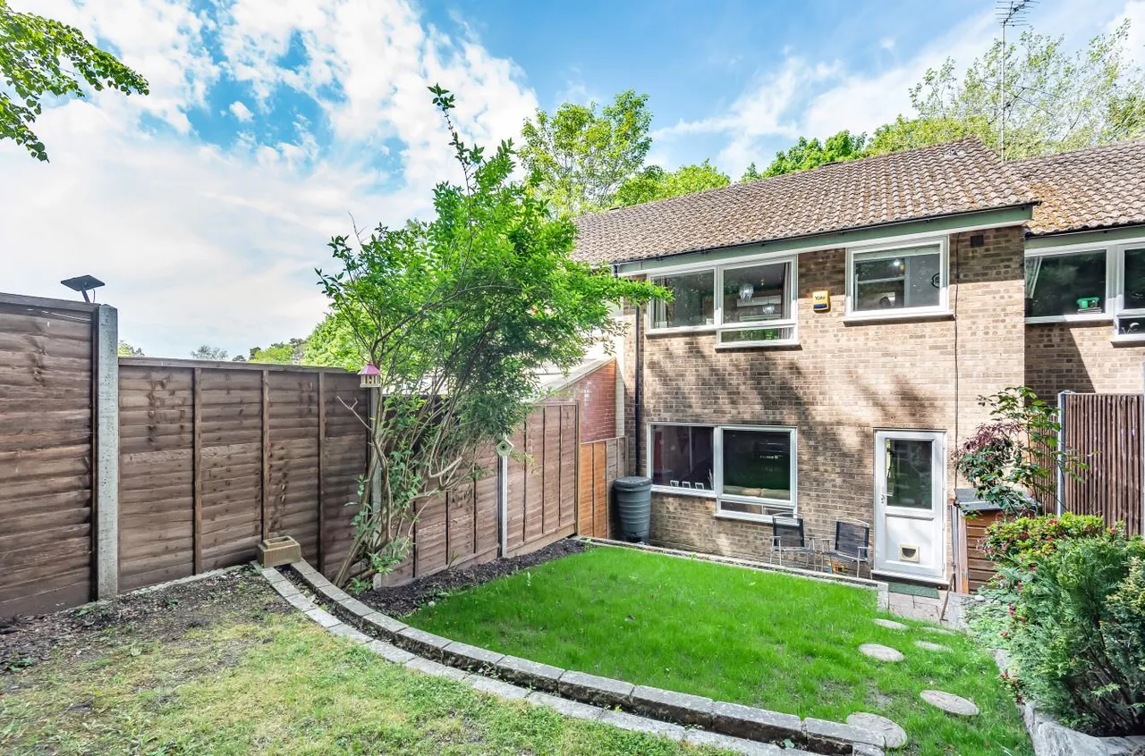 Glassonby Walk, Camberley, photo 5