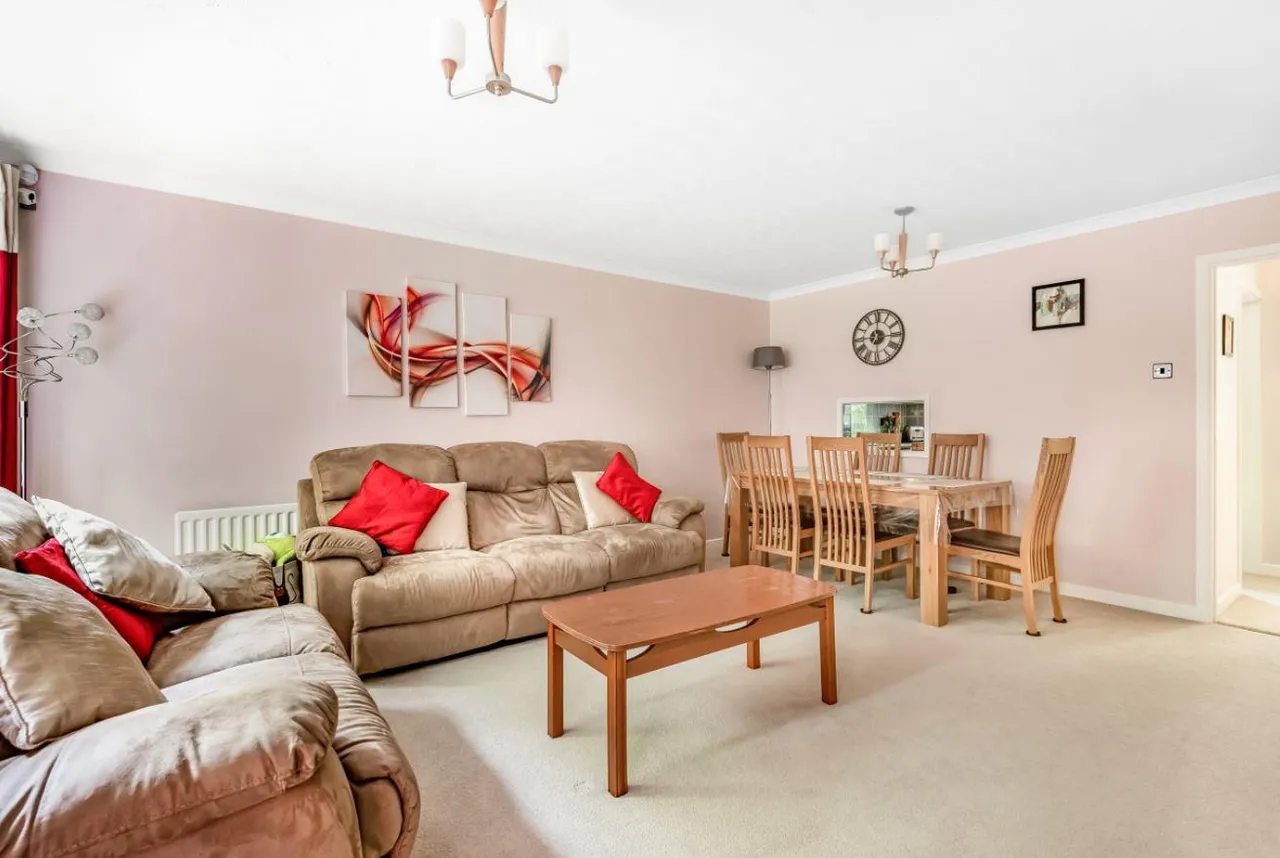 Glassonby Walk, Camberley, photo 10