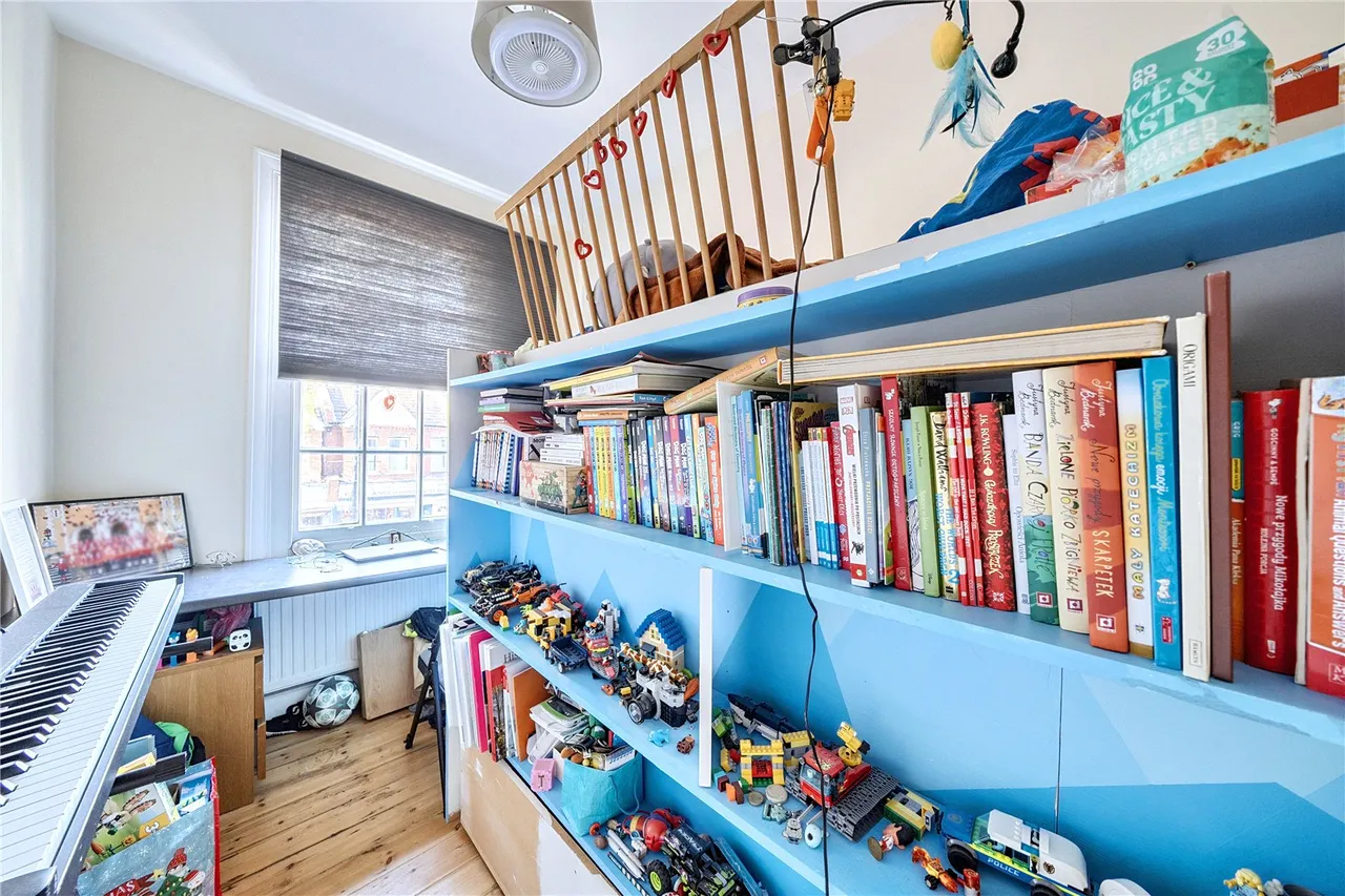 Pitshanger Lane, Ealing, W5, photo 13