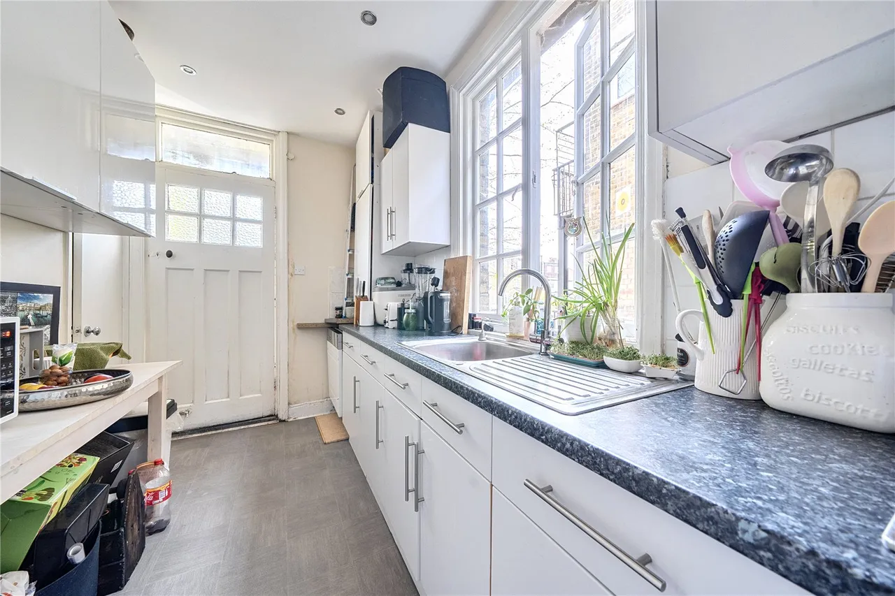 Pitshanger Lane, Ealing, W5, photo 6