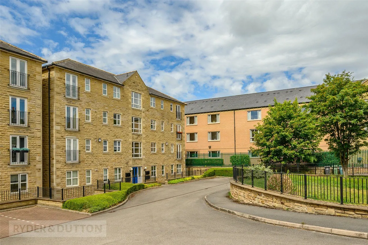 Huddersfield Road, Mirfield, WF14, photo 16