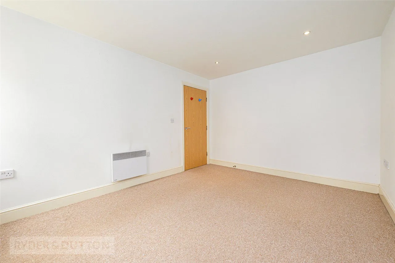 Huddersfield Road, Mirfield, WF14, photo 11