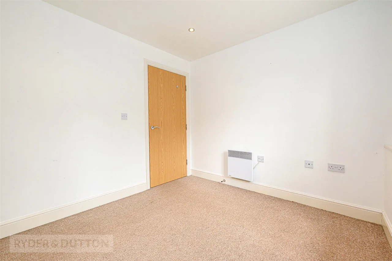 Huddersfield Road, Mirfield, WF14, photo 15