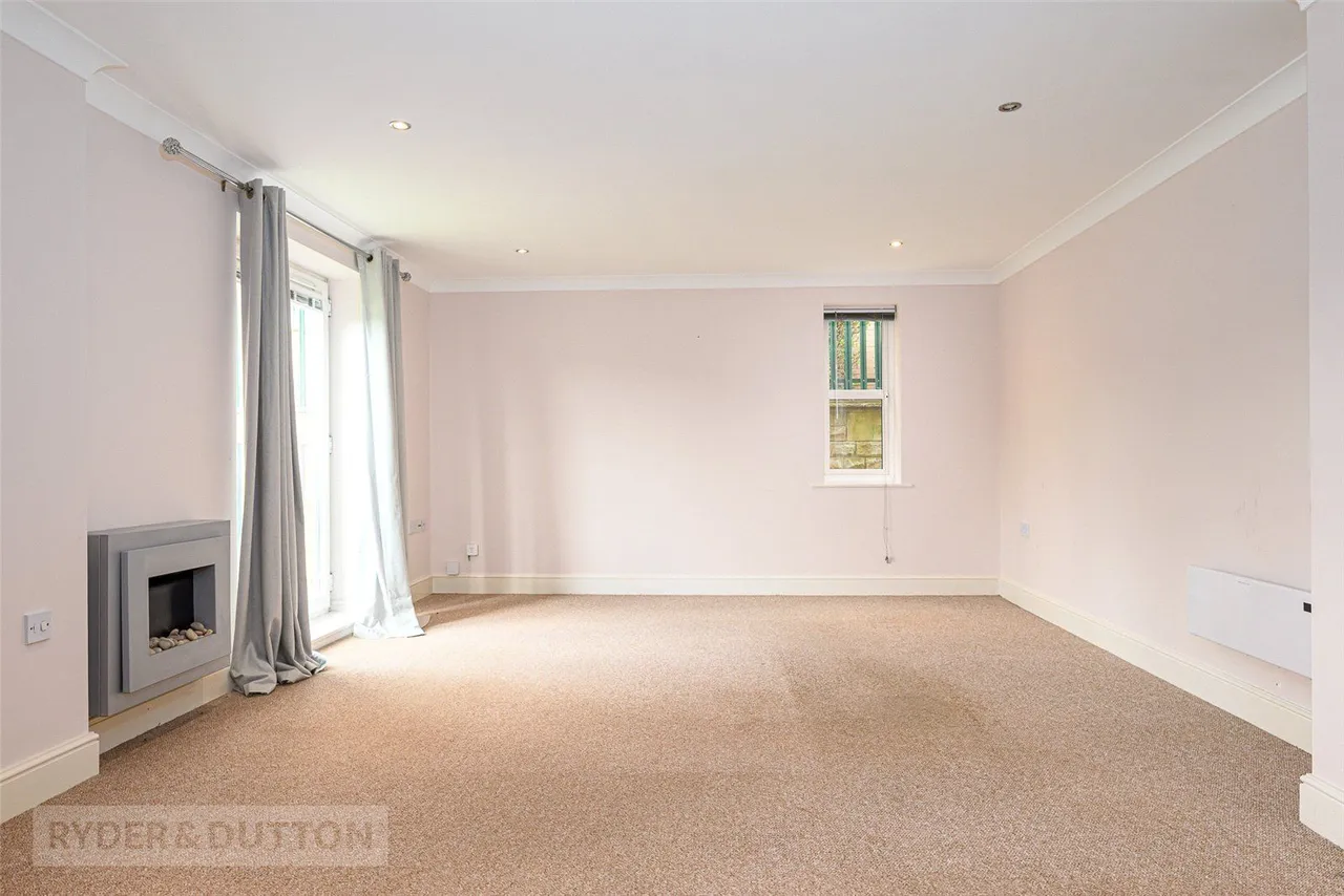 Huddersfield Road, Mirfield, WF14, photo 5