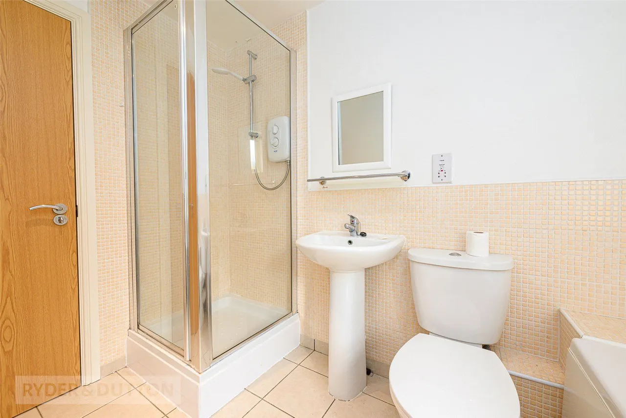 Huddersfield Road, Mirfield, WF14, photo 13