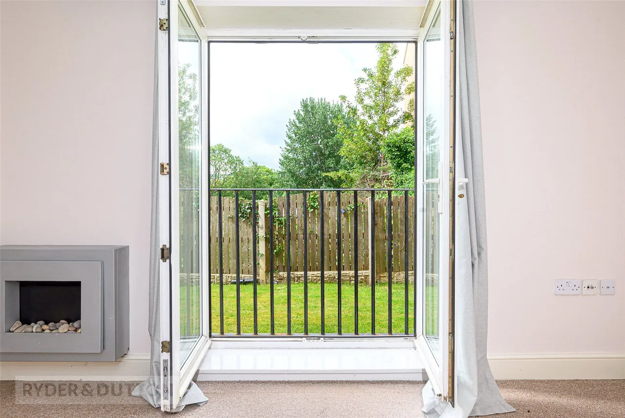 Huddersfield Road, Mirfield, WF14, photo 6