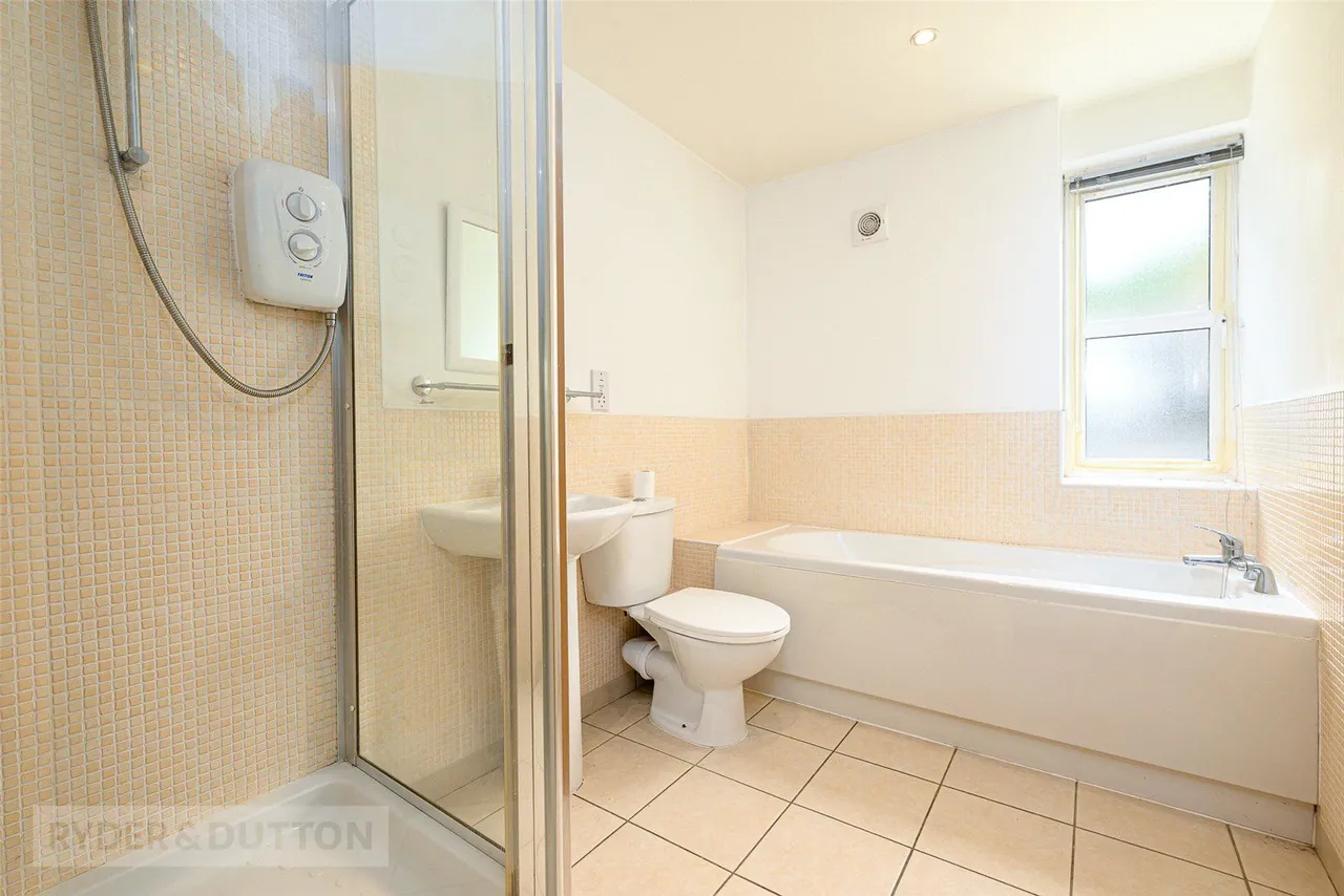 Huddersfield Road, Mirfield, WF14, photo 12