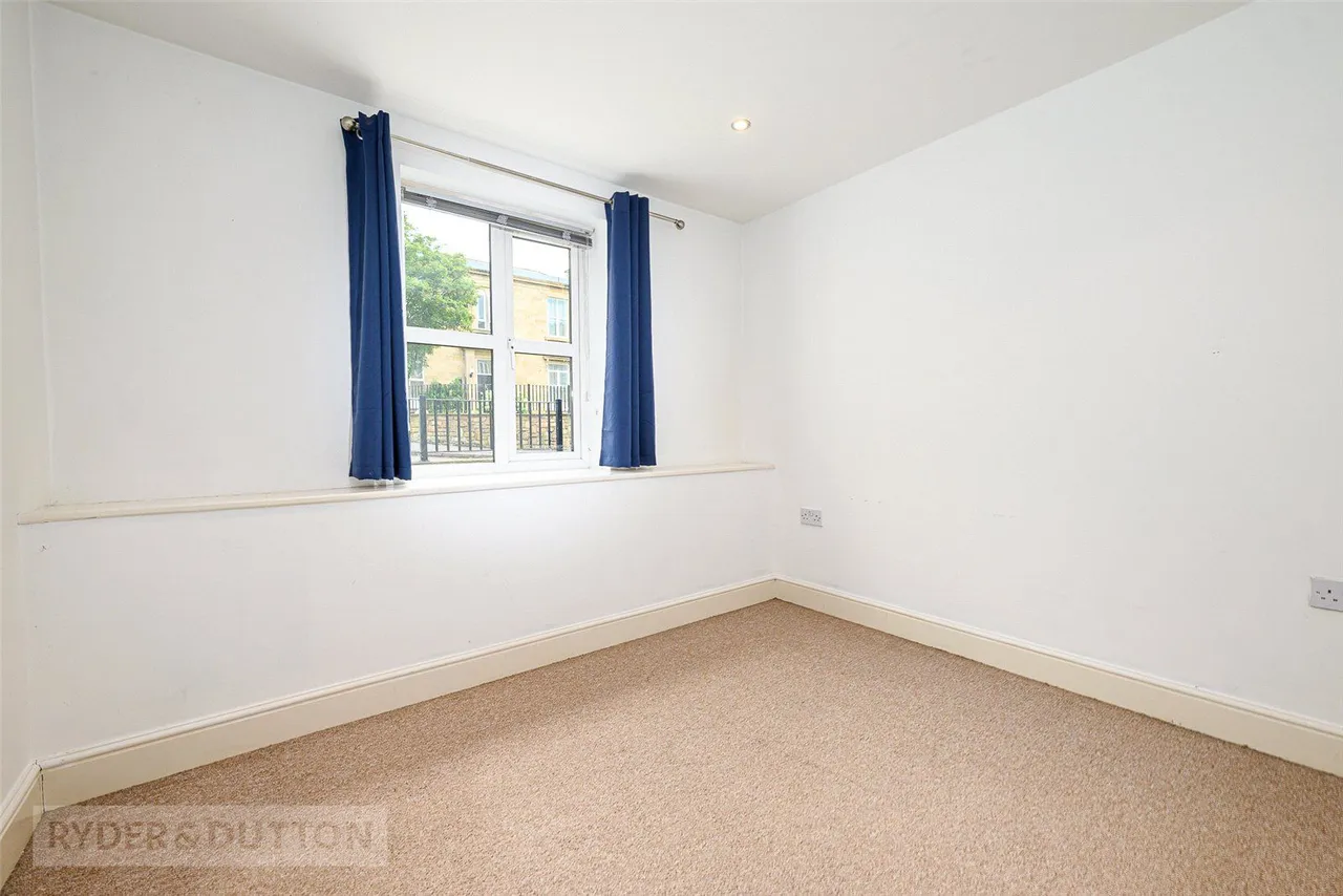 Huddersfield Road, Mirfield, WF14, photo 14