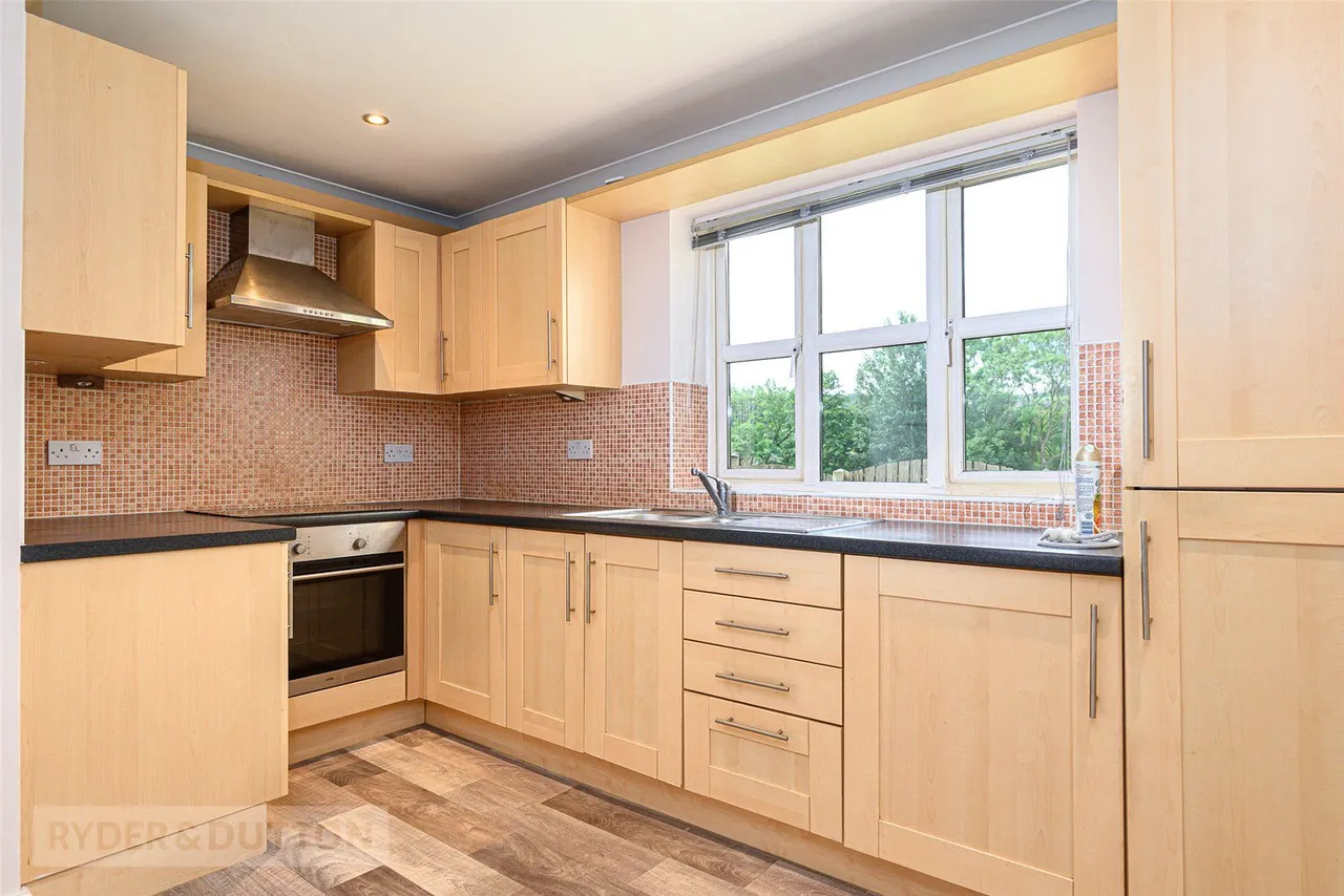 Huddersfield Road, Mirfield, WF14, photo 4