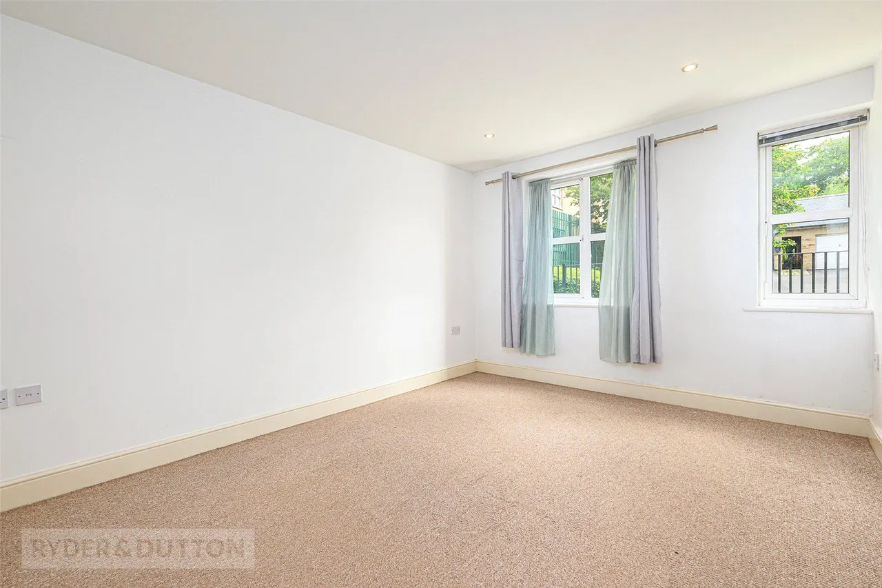 Huddersfield Road, Mirfield, WF14, photo 10