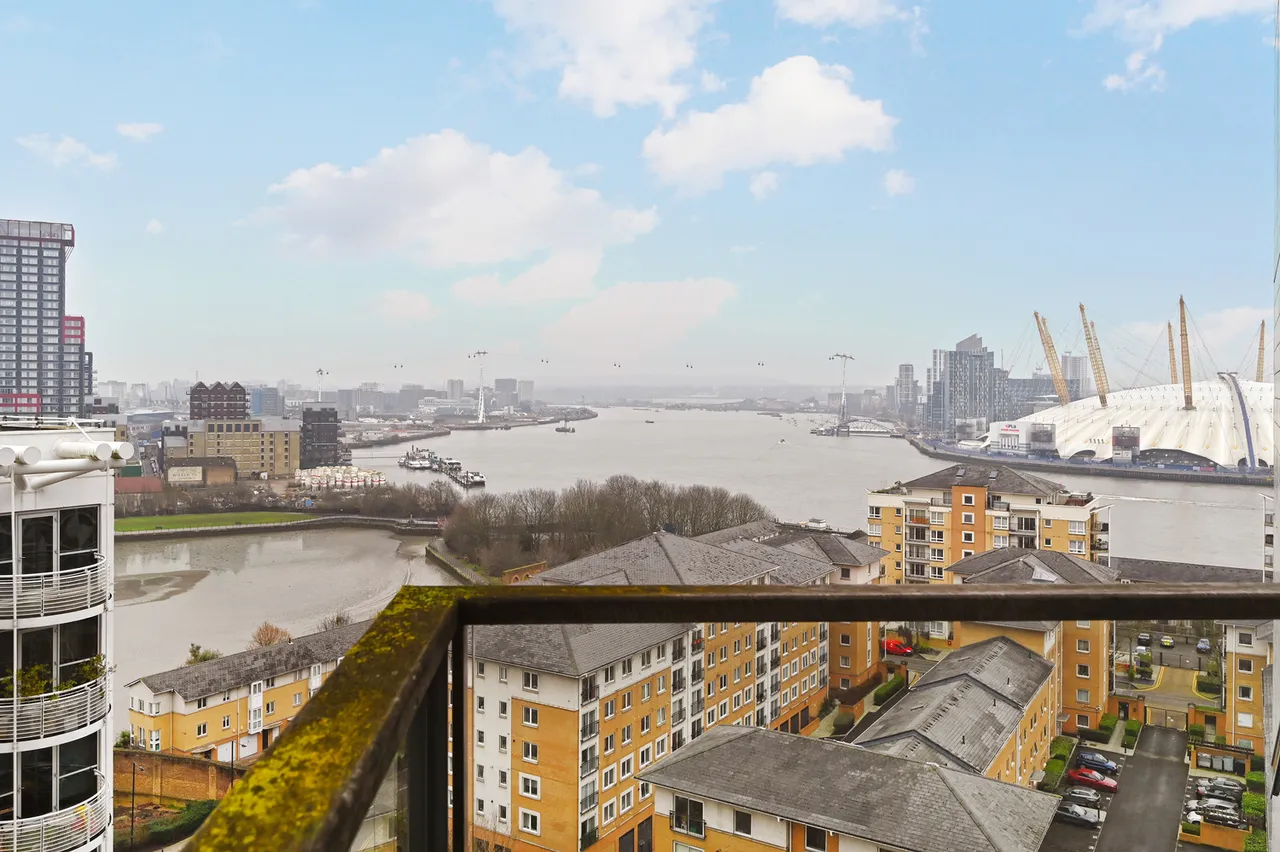 1 bed flat for sale, Neutron Tower, London, E14
