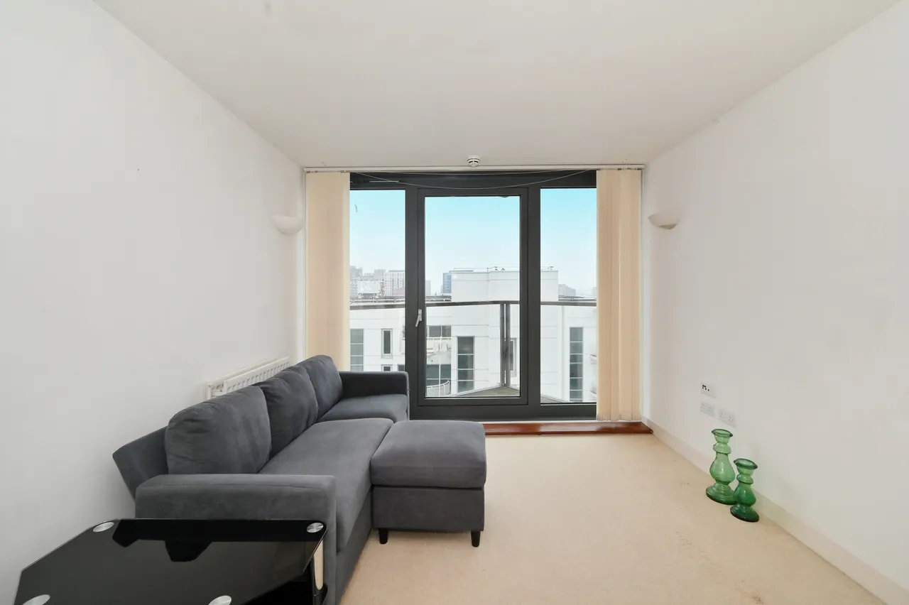 Neutron Tower, London, E14, photo 2