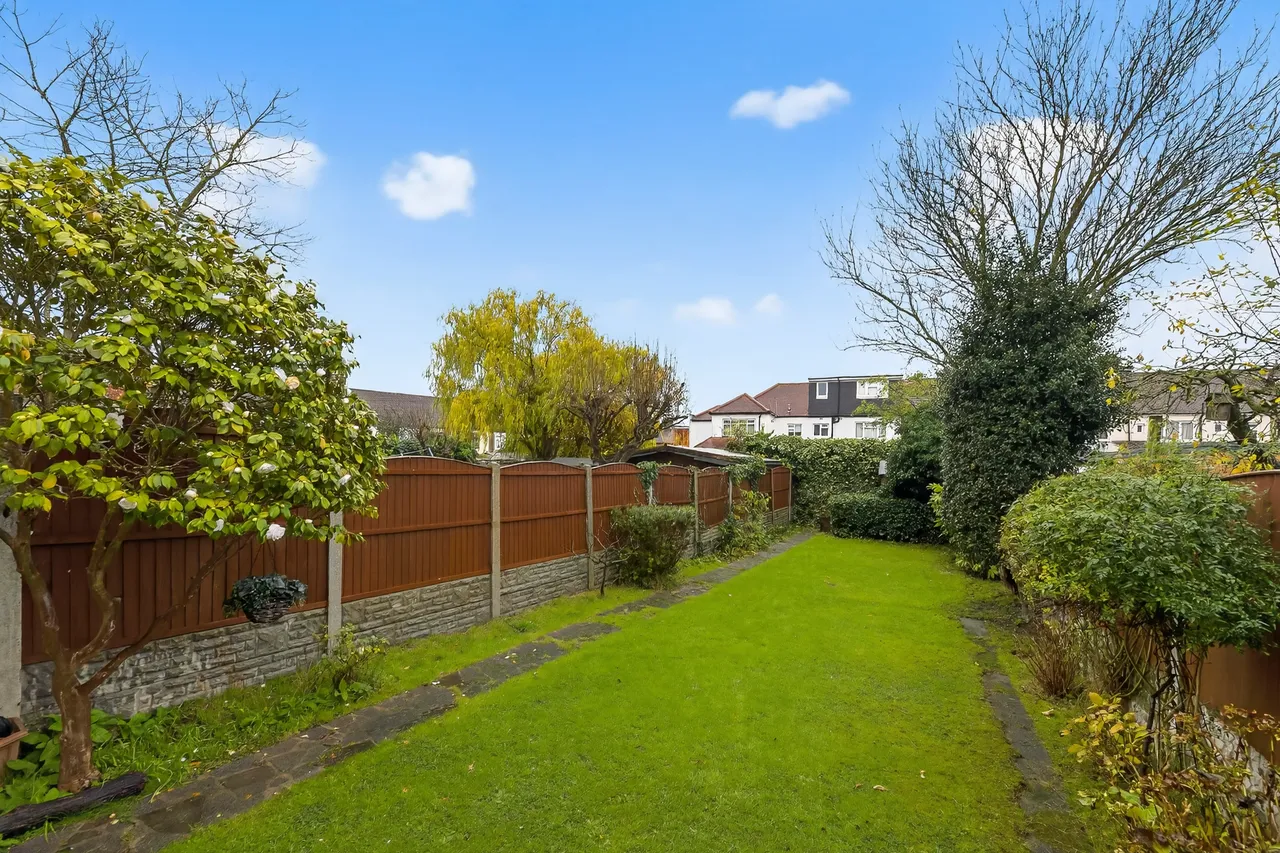 Brockham Drive, Ilford, IG2, photo 17