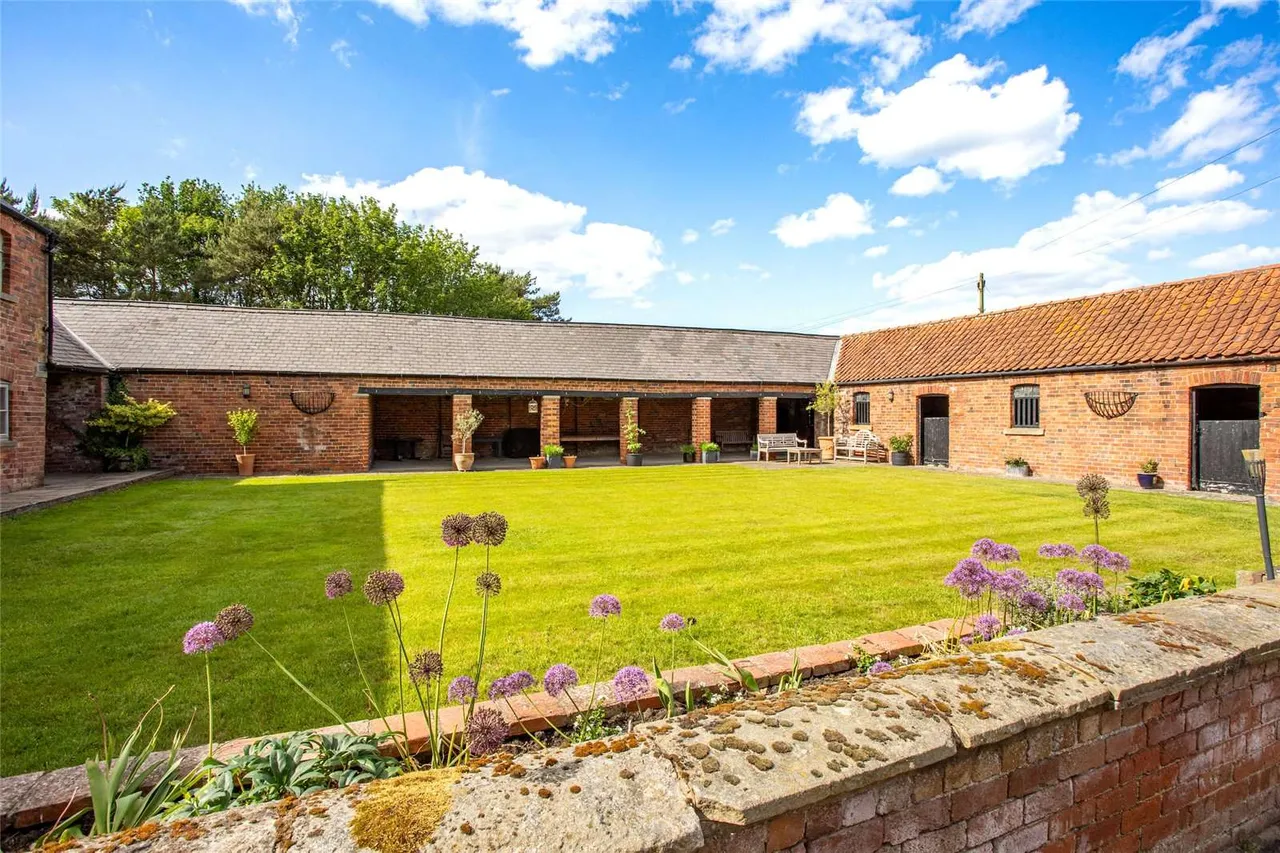 Low Marishes, Malton, North Yorkshire, YO17 6RJ, photo 2