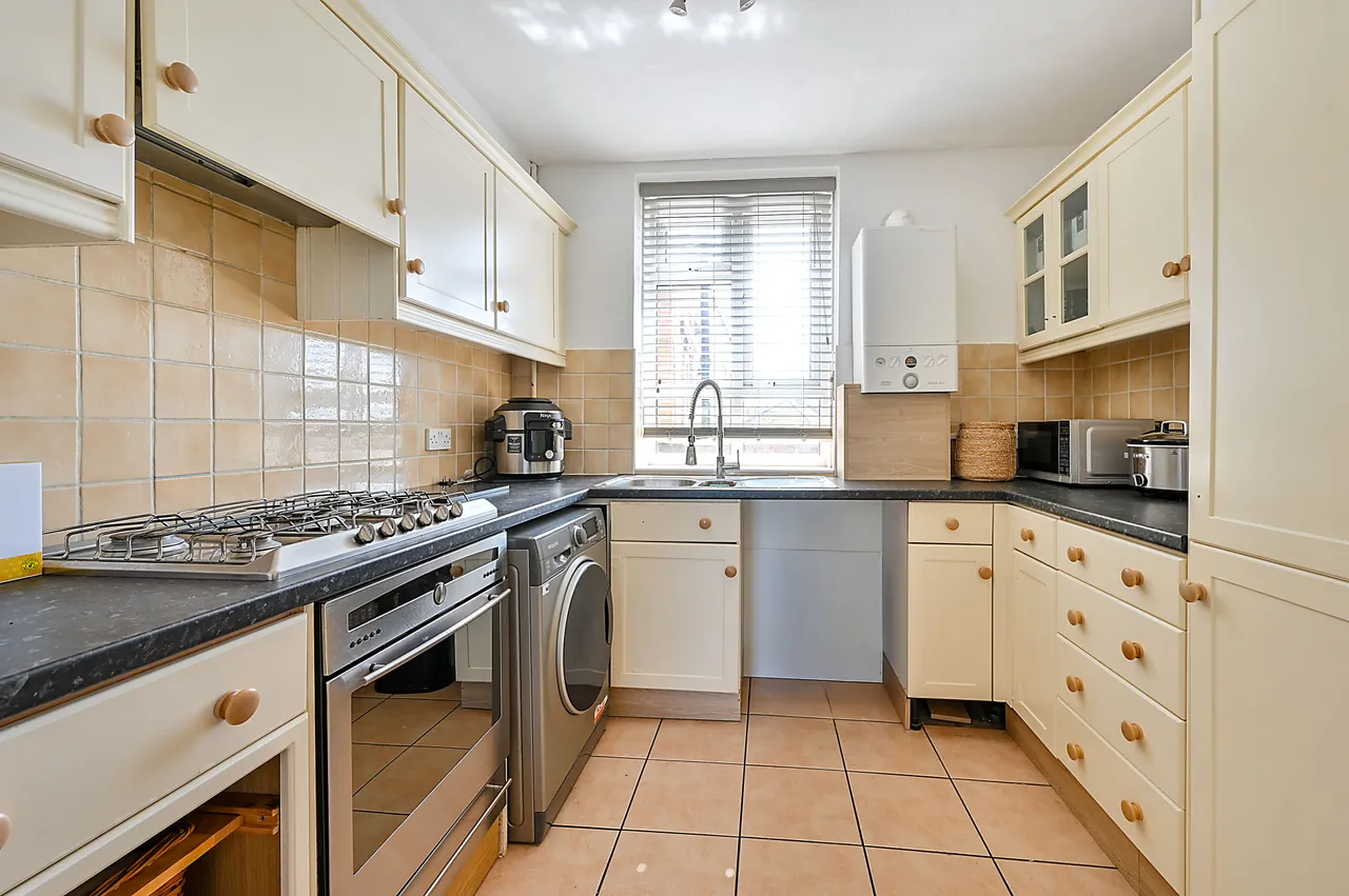 8 Byfield Court, Malden Way, New Malden, photo 5
