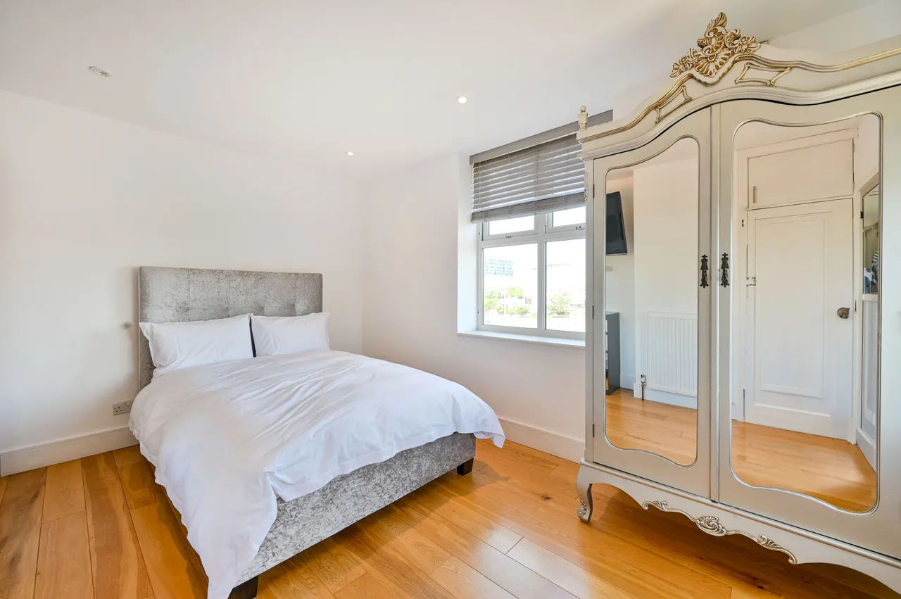 8 Byfield Court, Malden Way, New Malden, photo 3