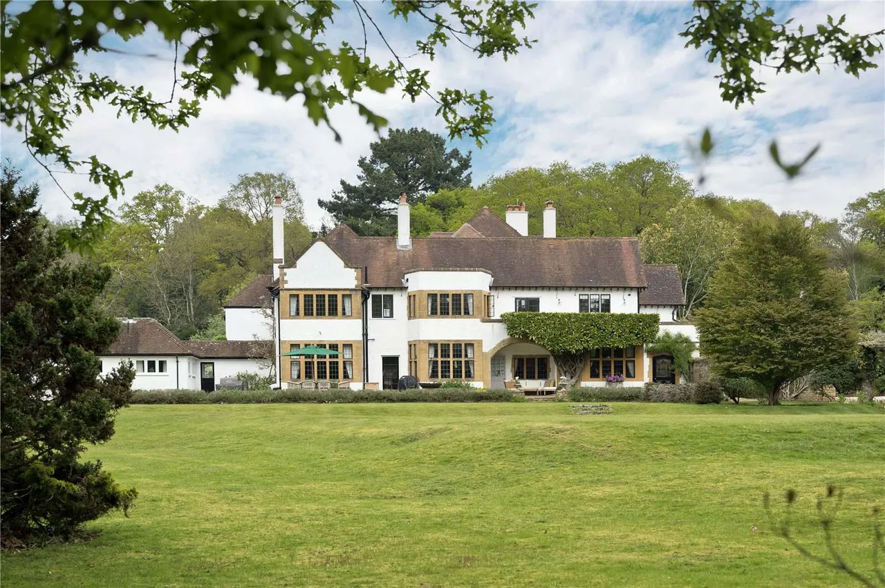 Priors Hatch Lane, Hurtmore, Godalming, Surrey, GU7 2RJ, photo 11