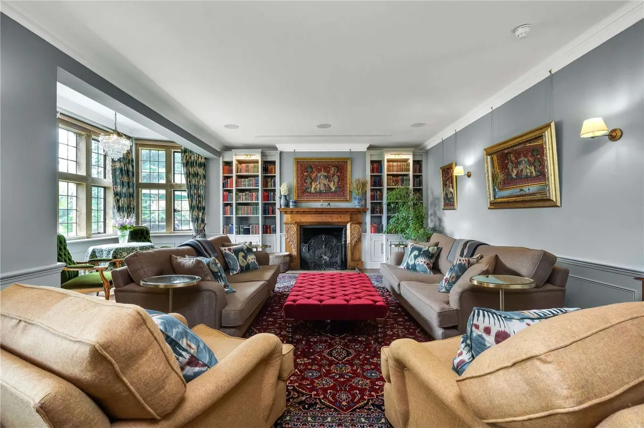 Priors Hatch Lane, Hurtmore, Godalming, Surrey, GU7 2RJ, photo 3