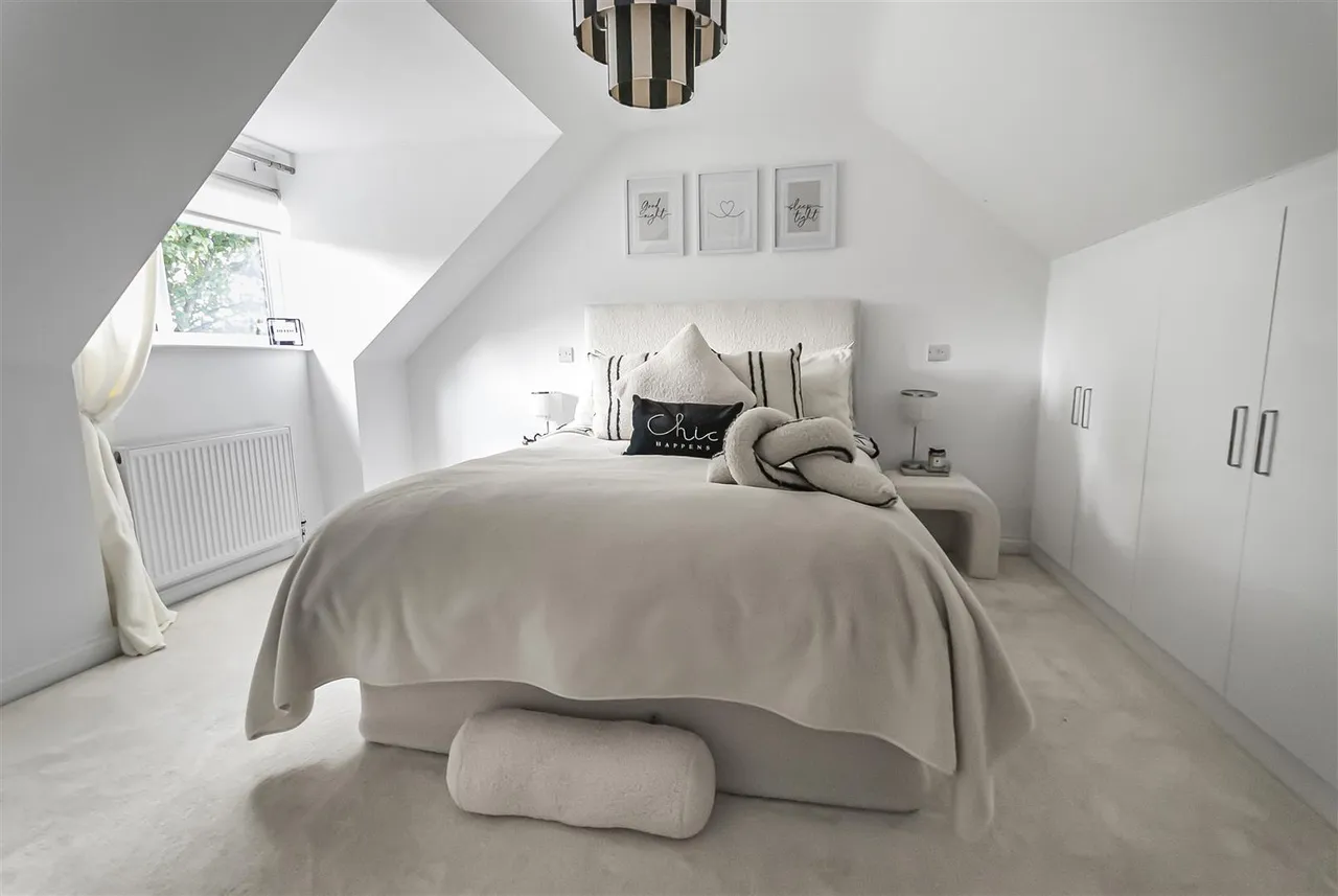 Manchester Road, Chapel-En-Le-Frith, High Peak, SK23 9TP, photo 16