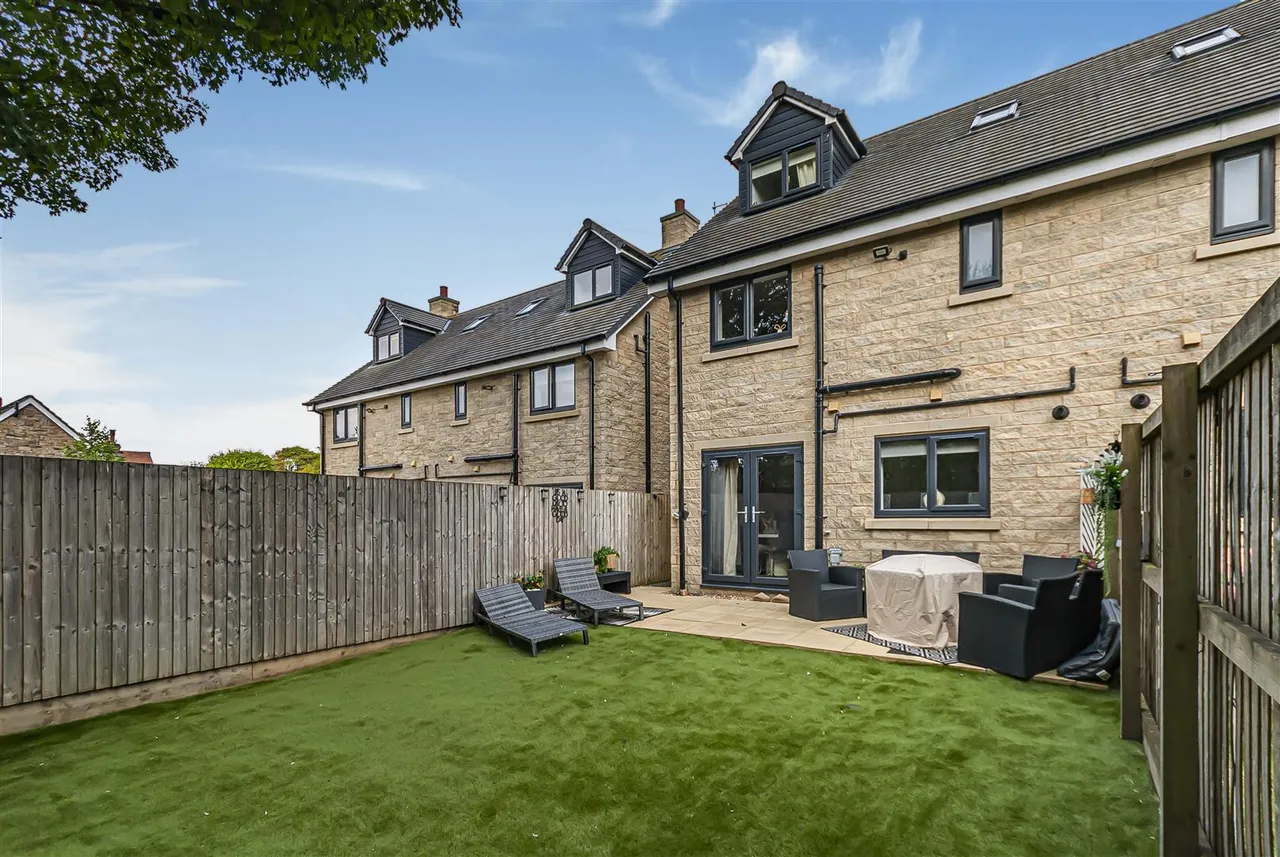 Manchester Road, Chapel-En-Le-Frith, High Peak, SK23 9TP, photo 21